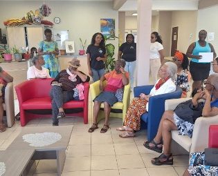 Les aînés de Petit-Bourg à la découverte de l’application Cliiink avec la CANBT